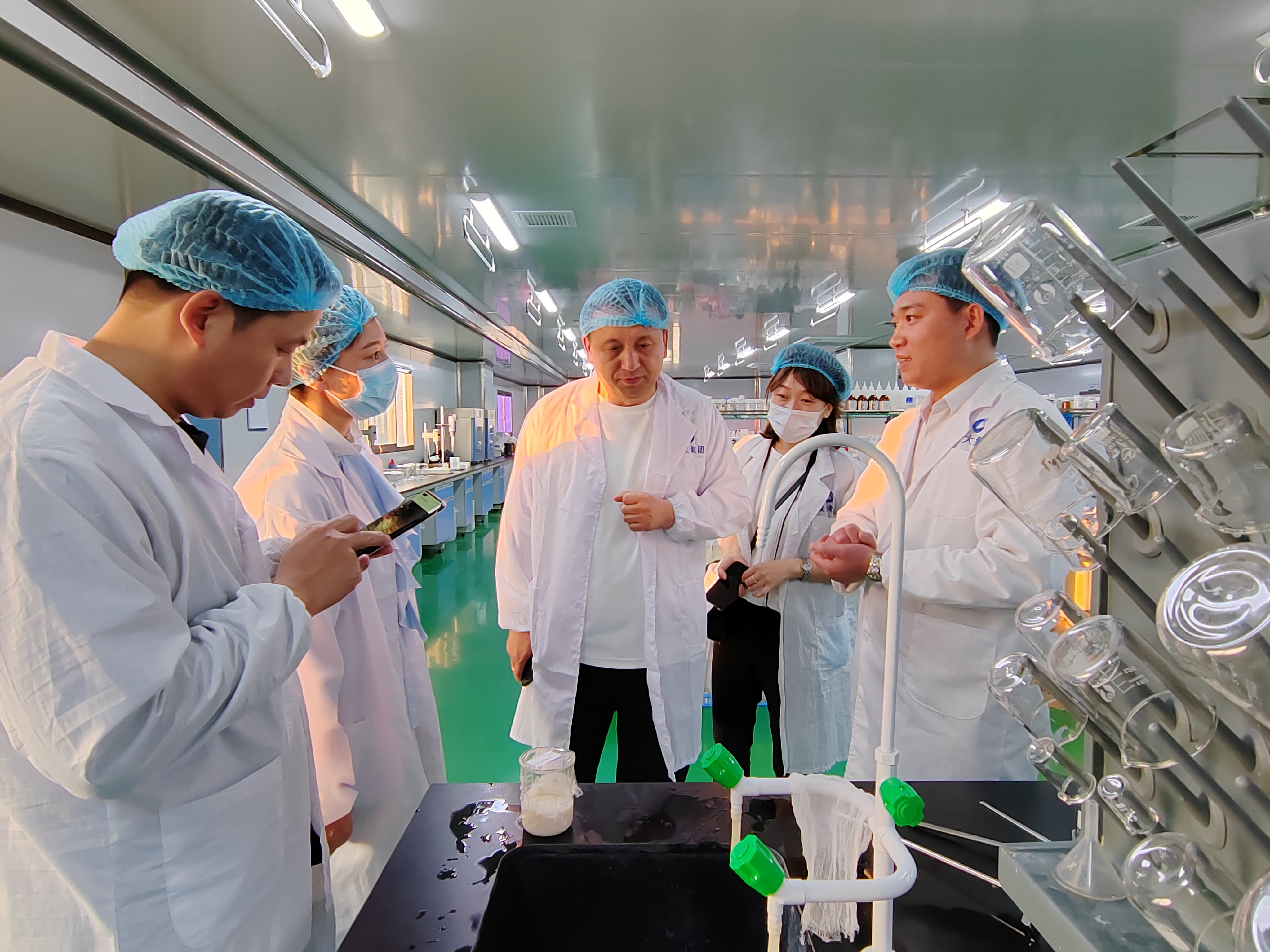 十大体育网站、温泉集团、公服集团商务考察组赴广州调研